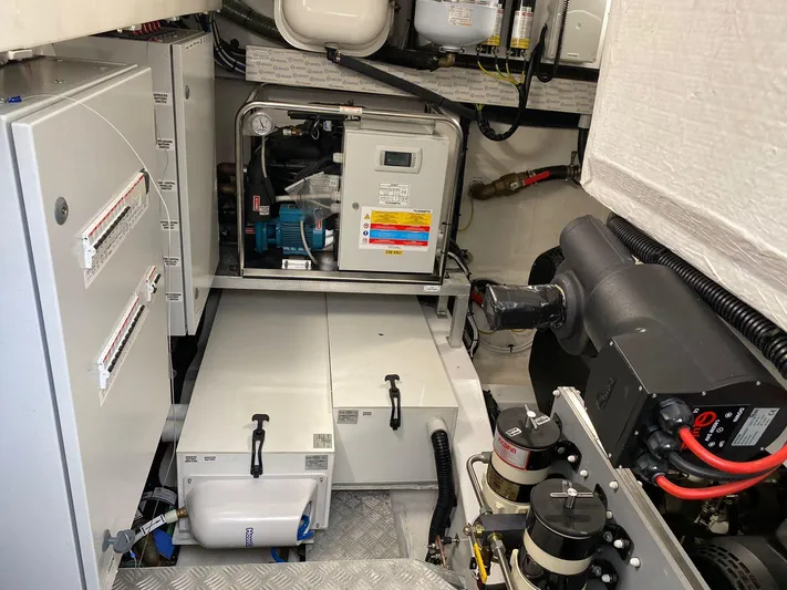 P1 (2021 Azimut S6 @vallarta) Yacht Photos Pics 