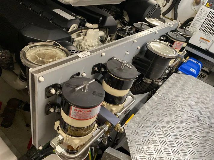 P1 (2021 Azimut S6 @vallarta) Yacht Photos Pics 