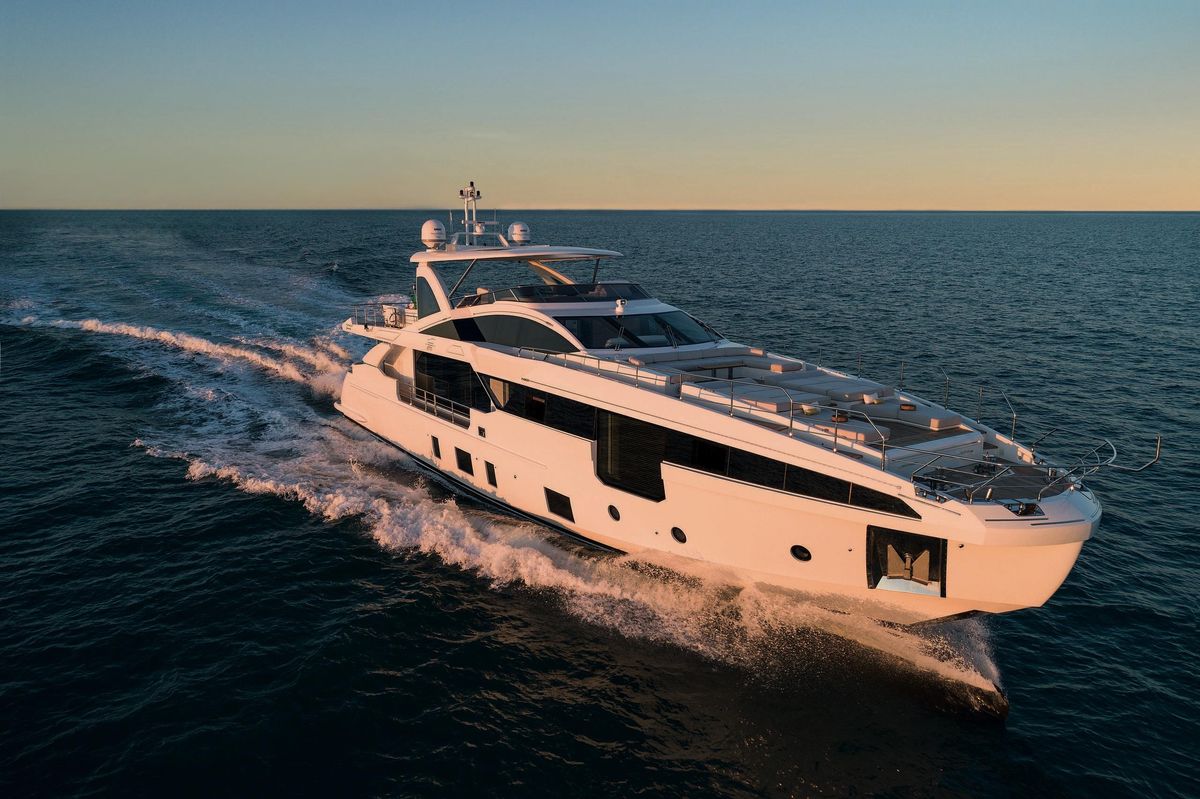 2020 Azimut 104 