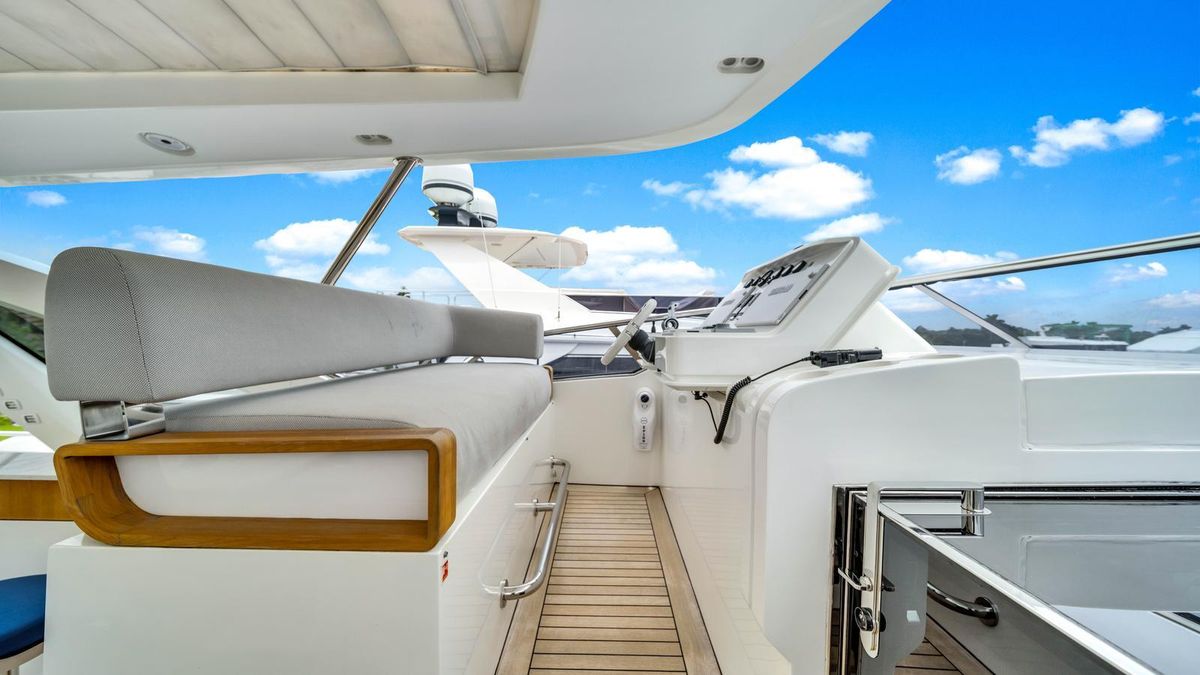 2020 Azimut 104 