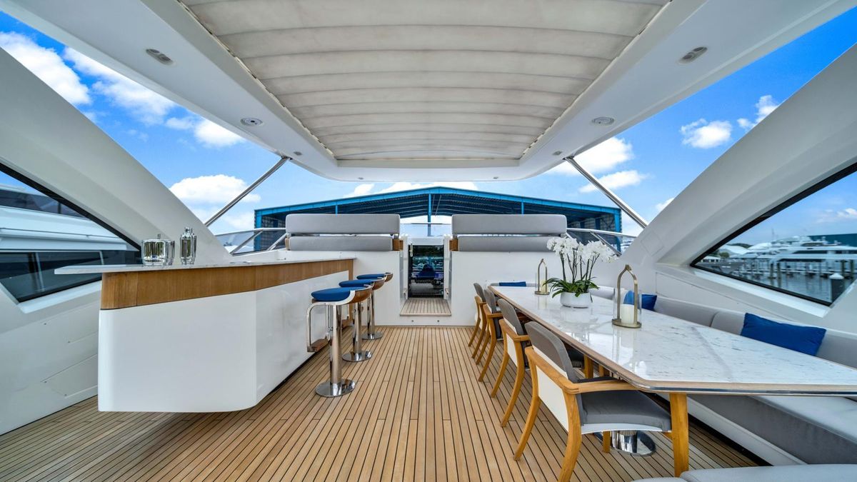 2020 Azimut 104 