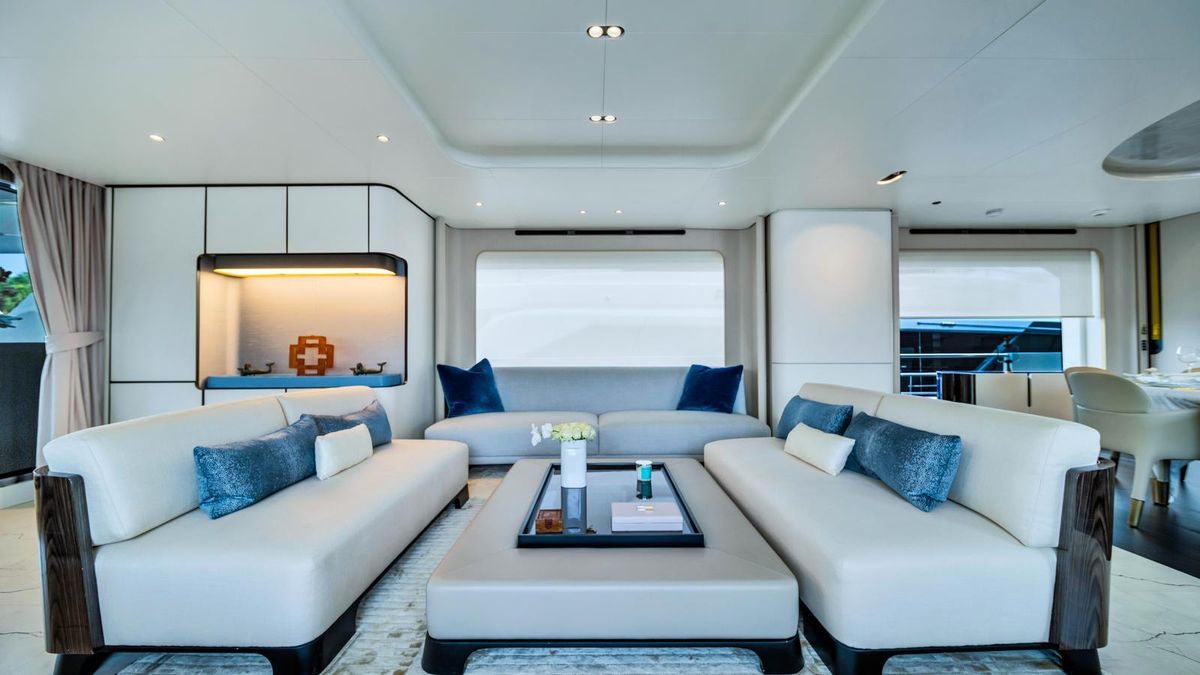 2020 Azimut 104 