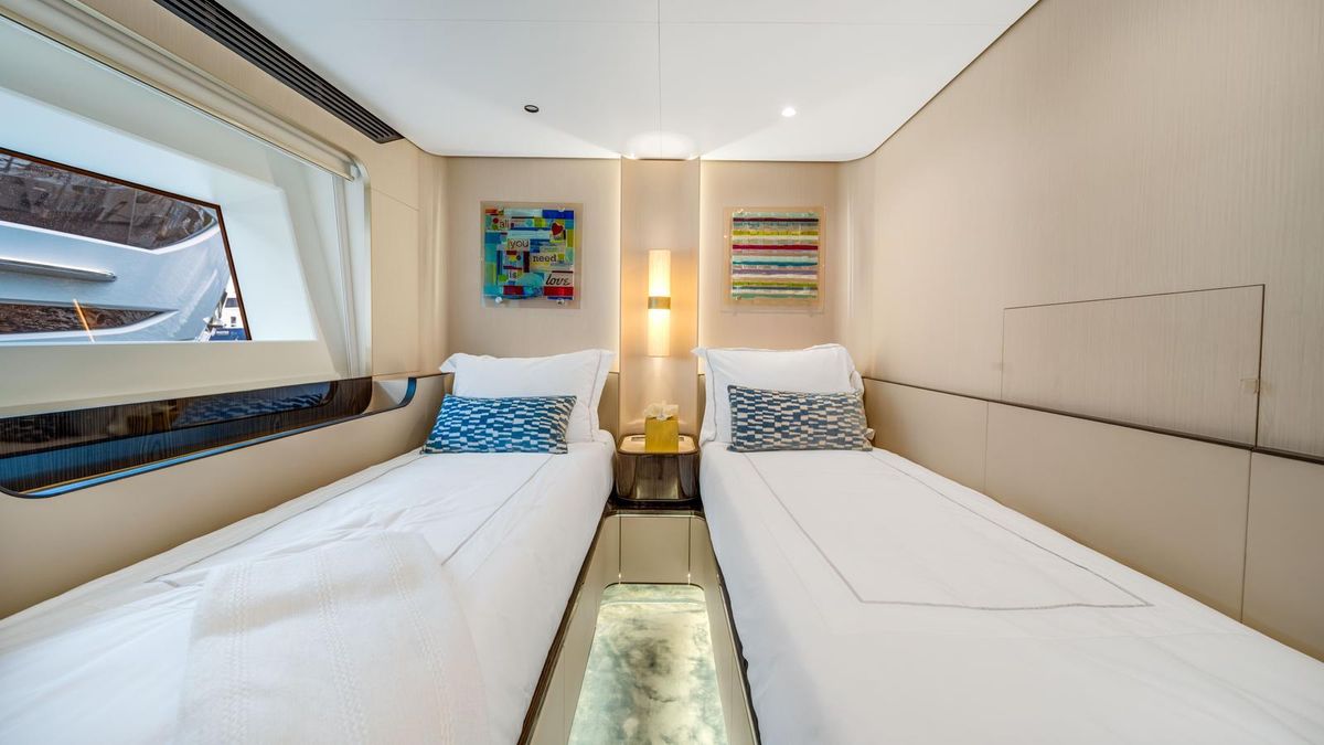 2020 Azimut 104 