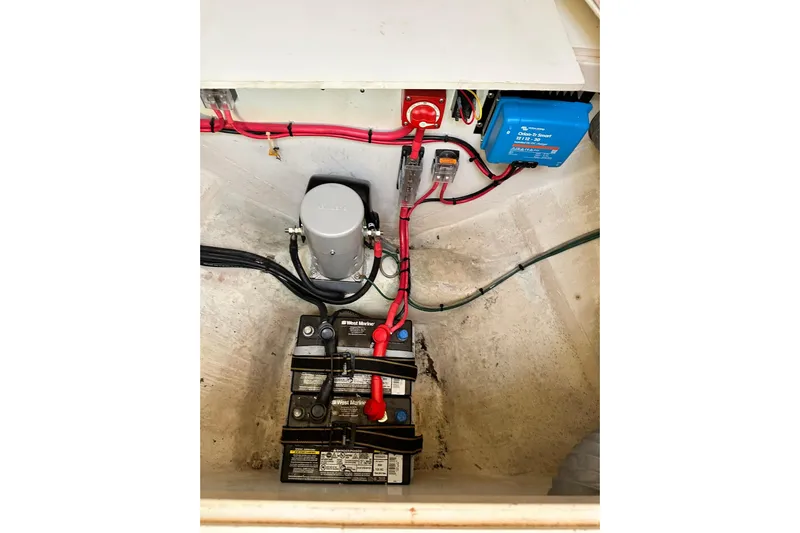 Lida Yacht Photos Pics Electrical system of a 2000 Hinckley Picnic Boat 36, featuring battery and wiring components.