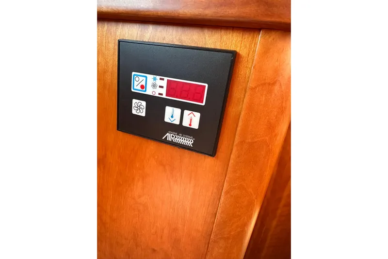 Lida Yacht Photos Pics Control panel on 2000 Hinckley Picnic Boat 36, featuring temperature and fan settings.