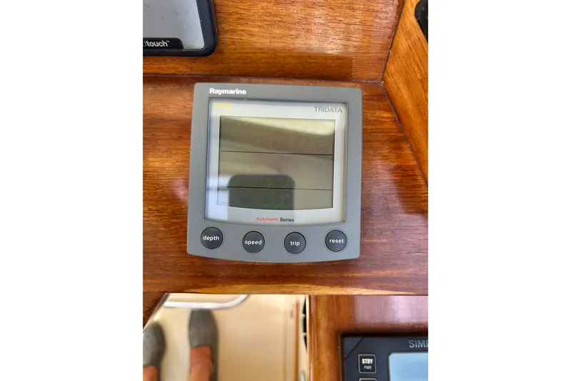 Lida Yacht Photos Pics Raymarine Tridata display on 2000 Hinckley Picnic Boat 36 dashboard.