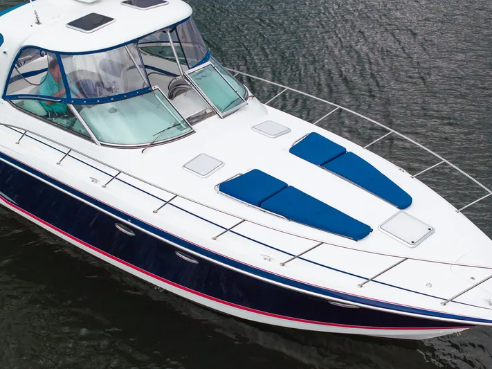  Yacht Photos Pics 2008 Formula 40 Performance Cruiser on water, featuring sleek design and blue accents.