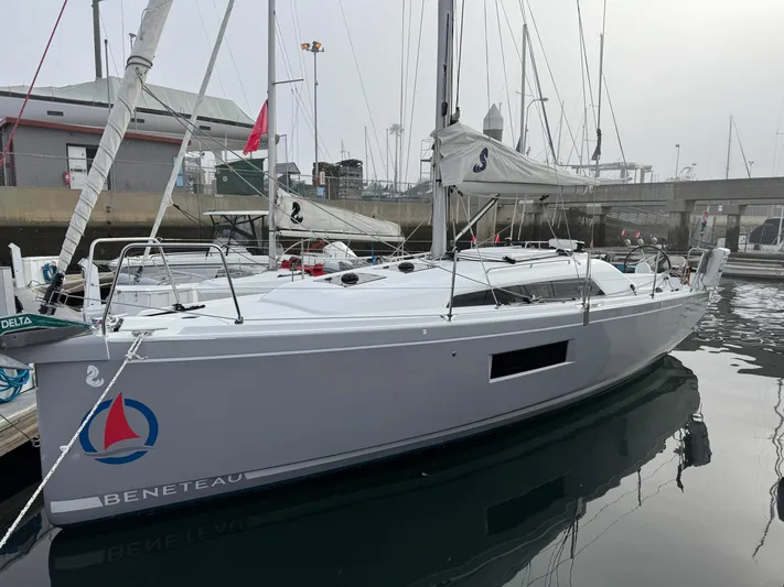 Stinger Yacht Photos Pics 