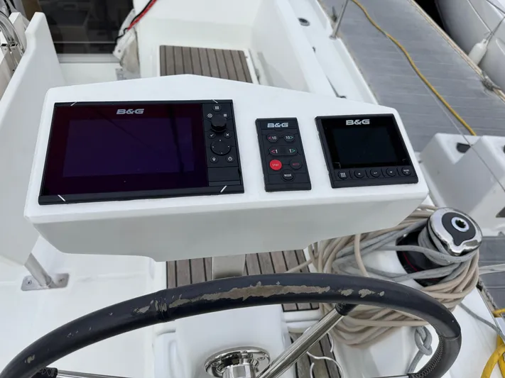 Stinger Yacht Photos Pics 