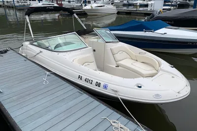 Sea Ray 200 Sundeck
