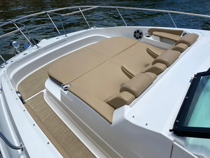 2023 Sea Ray Sundancer 320 @ Imp Def Yacht Photos Pics 2023 Sea Ray Sundancer 320 boat with spacious sunbathing deck and luxurious seating.