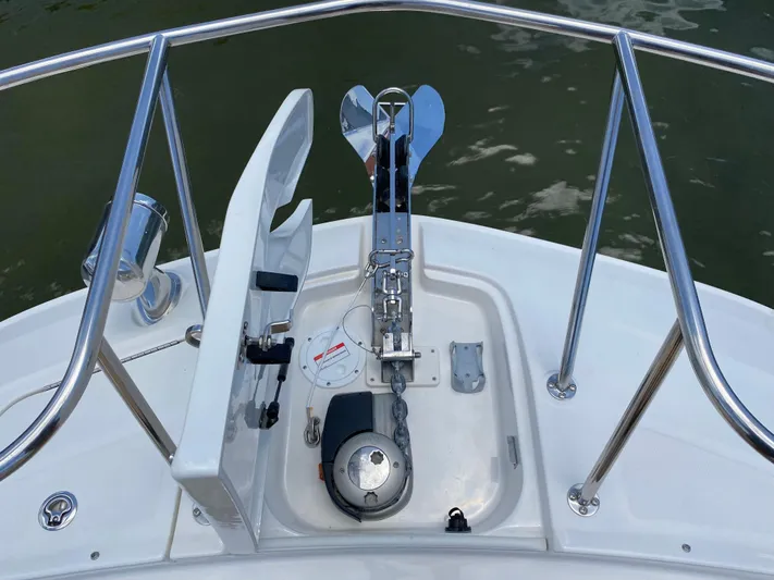 2023 Sea Ray Sundancer 320 @ Imp Def Yacht Photos Pics 2023 Sea Ray Sundancer 320 anchor system with stainless steel fittings and railing.