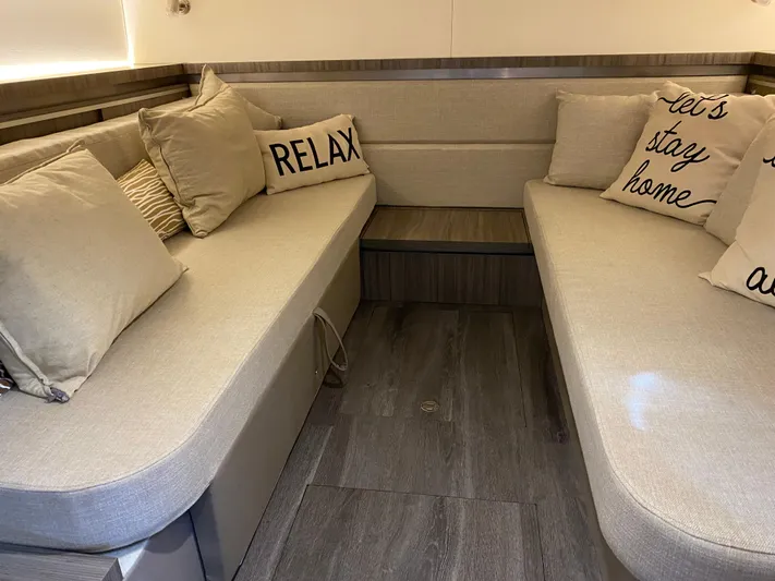 2023 Sea Ray Sundancer 320 @ Imp Def Yacht Photos Pics 2023 Sea Ray Sundancer 320 interior with cozy seating and decorative pillows.