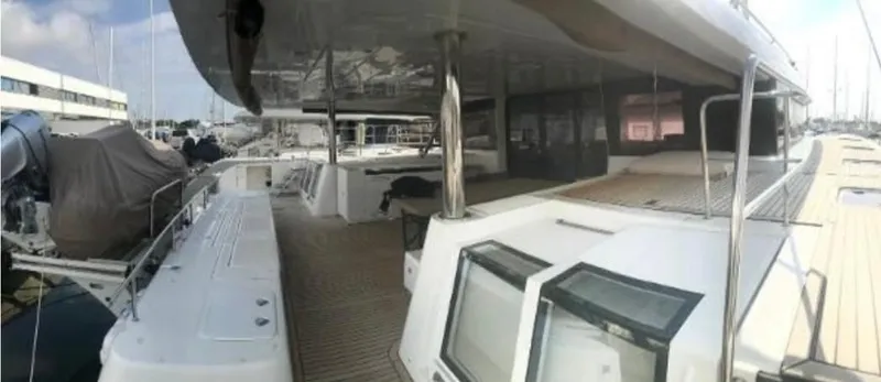 Sunset O Yacht Photos Pics 2019 Lagoon 620 yacht deck with spacious seating and modern design.