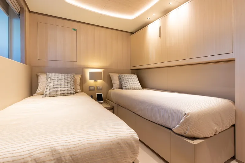 Abbentures III Yacht Photos Pics 