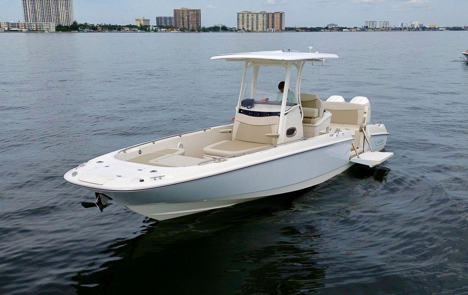 2021 Boston Whaler 270 Dauntless