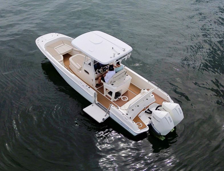 2021 Boston Whaler 270 Dauntless