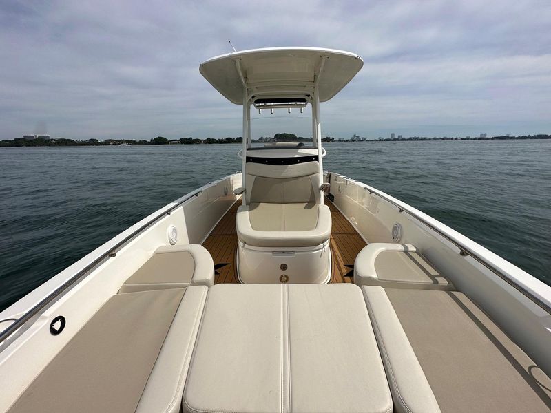 2021 Boston Whaler 270 Dauntless