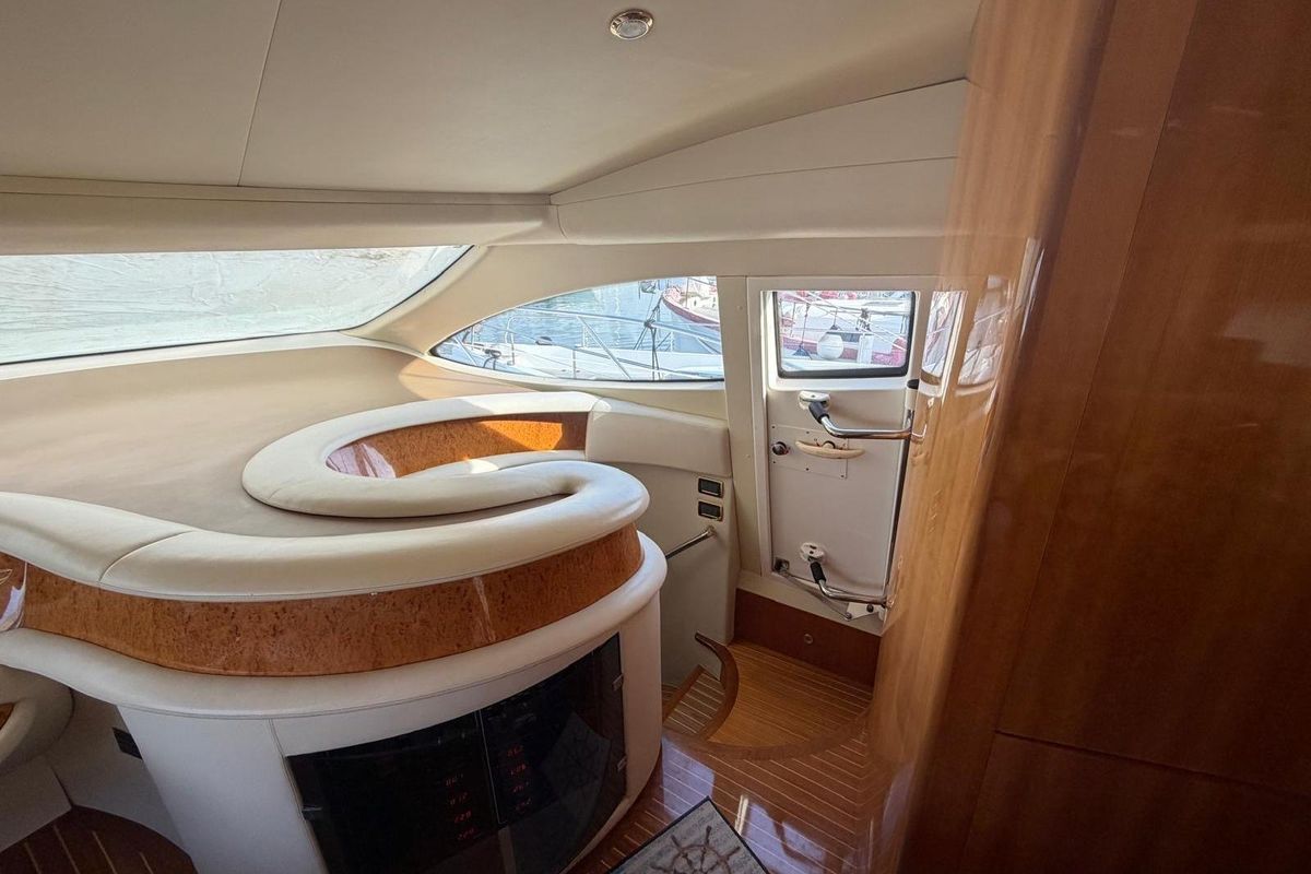 2007 Azimut 68 