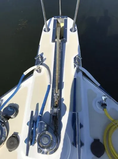  Yacht Photos Pics 2007 Duffy Aft Cabin boat deck with ropes and anchor equipment.