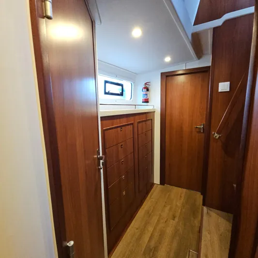 Calacoto Yacht Photos Pics Port hull 2