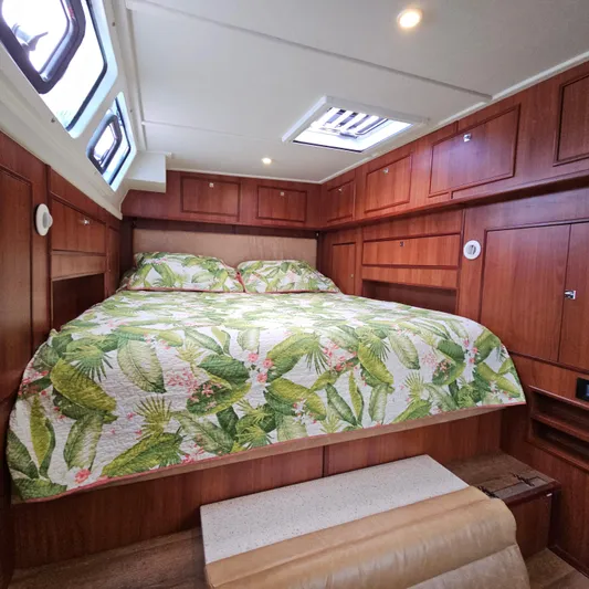 Calacoto Yacht Photos Pics Port bow suite 1