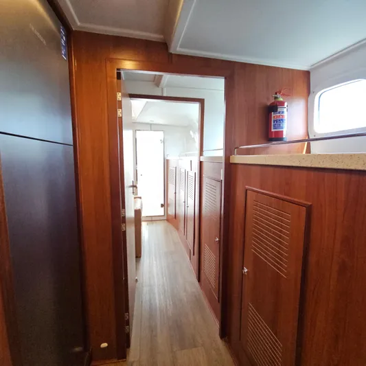 Calacoto Yacht Photos Pics Starboard hull 1