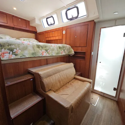 Calacoto Yacht Photos Pics Starboard bow suite