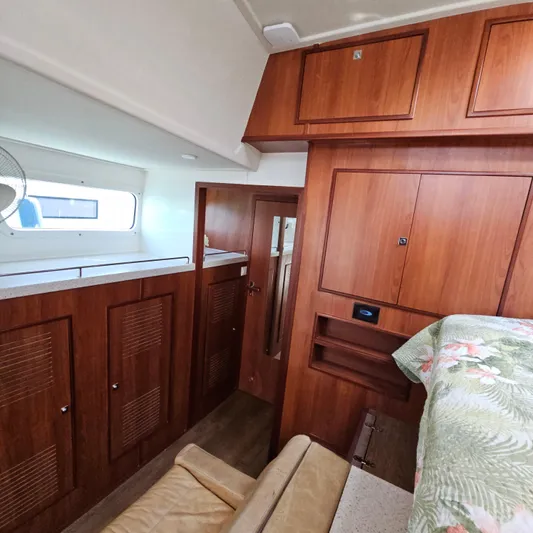 Calacoto Yacht Photos Pics Starboard bow suite 2