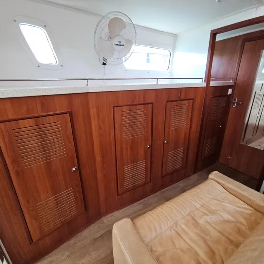 Calacoto Yacht Photos Pics Starboard bow suite 3
