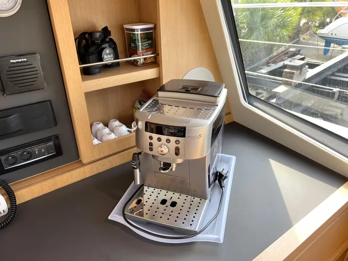 Rogue Yacht Photos Pics 