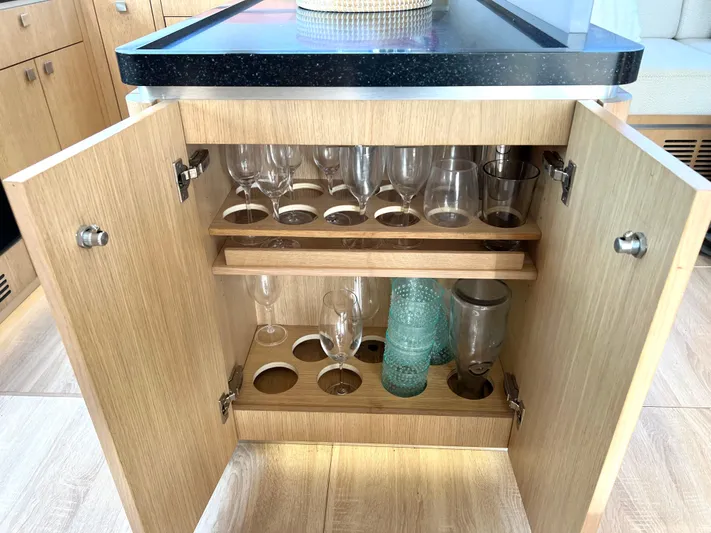 Rogue Yacht Photos Pics 