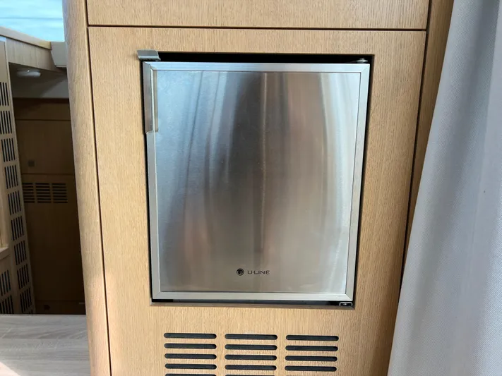 Rogue Yacht Photos Pics 