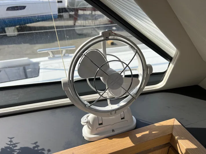 Rogue Yacht Photos Pics 