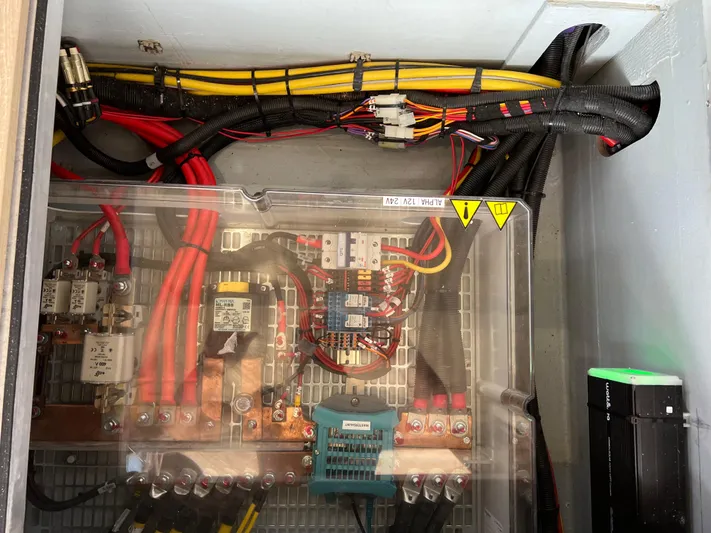 Rogue Yacht Photos Pics 