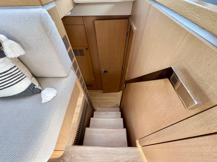 Rogue Yacht Photos Pics 