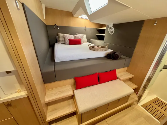 Rogue Yacht Photos Pics 