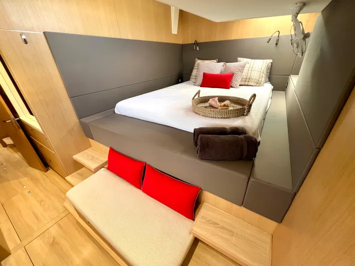 Rogue Yacht Photos Pics 