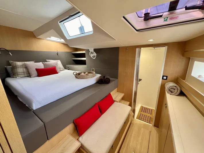 Rogue Yacht Photos Pics 