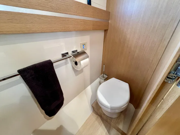 Rogue Yacht Photos Pics 