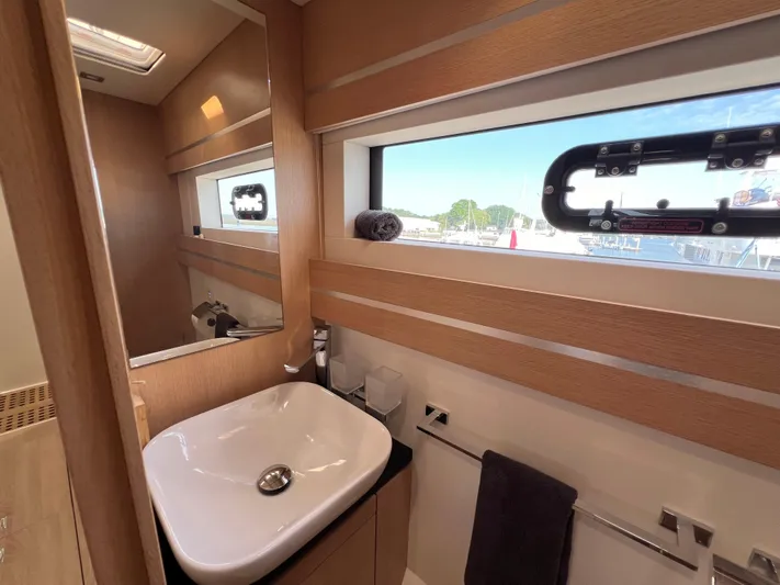 Rogue Yacht Photos Pics 