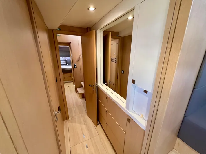 Rogue Yacht Photos Pics 