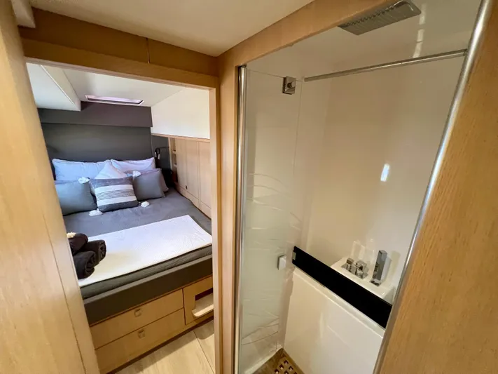 Rogue Yacht Photos Pics 