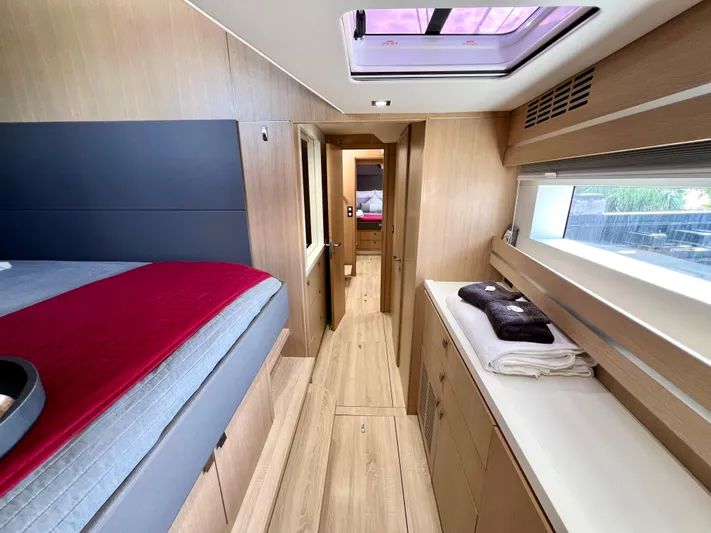 Rogue Yacht Photos Pics 