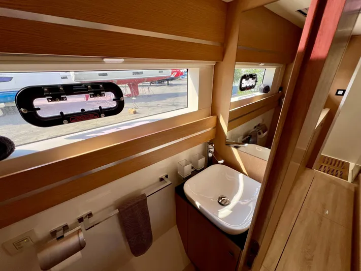 Rogue Yacht Photos Pics 