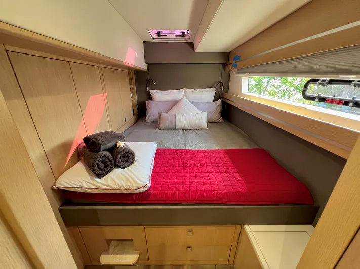 Rogue Yacht Photos Pics 