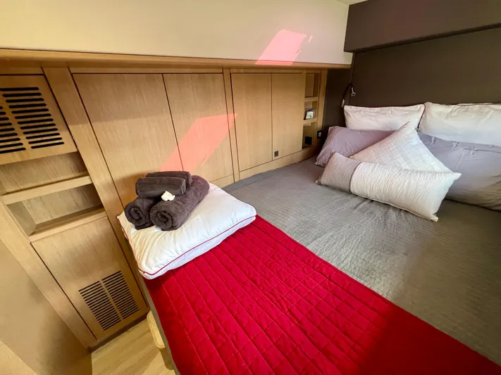 Rogue Yacht Photos Pics 