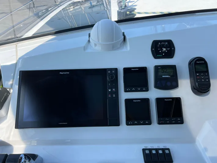 Rogue Yacht Photos Pics 