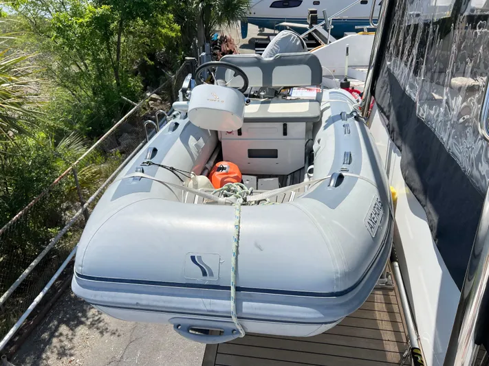 Rogue Yacht Photos Pics 