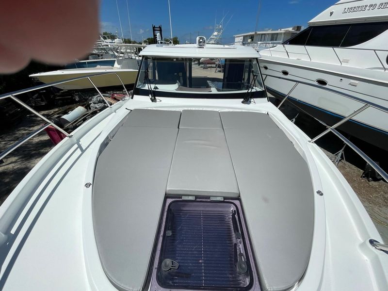 2022 Beneteau America Antares 11